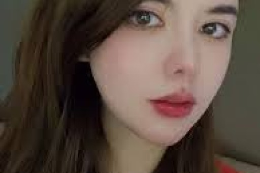美顶流纯神演穿普拉达的女王2被删光！秀身体黑历史太多